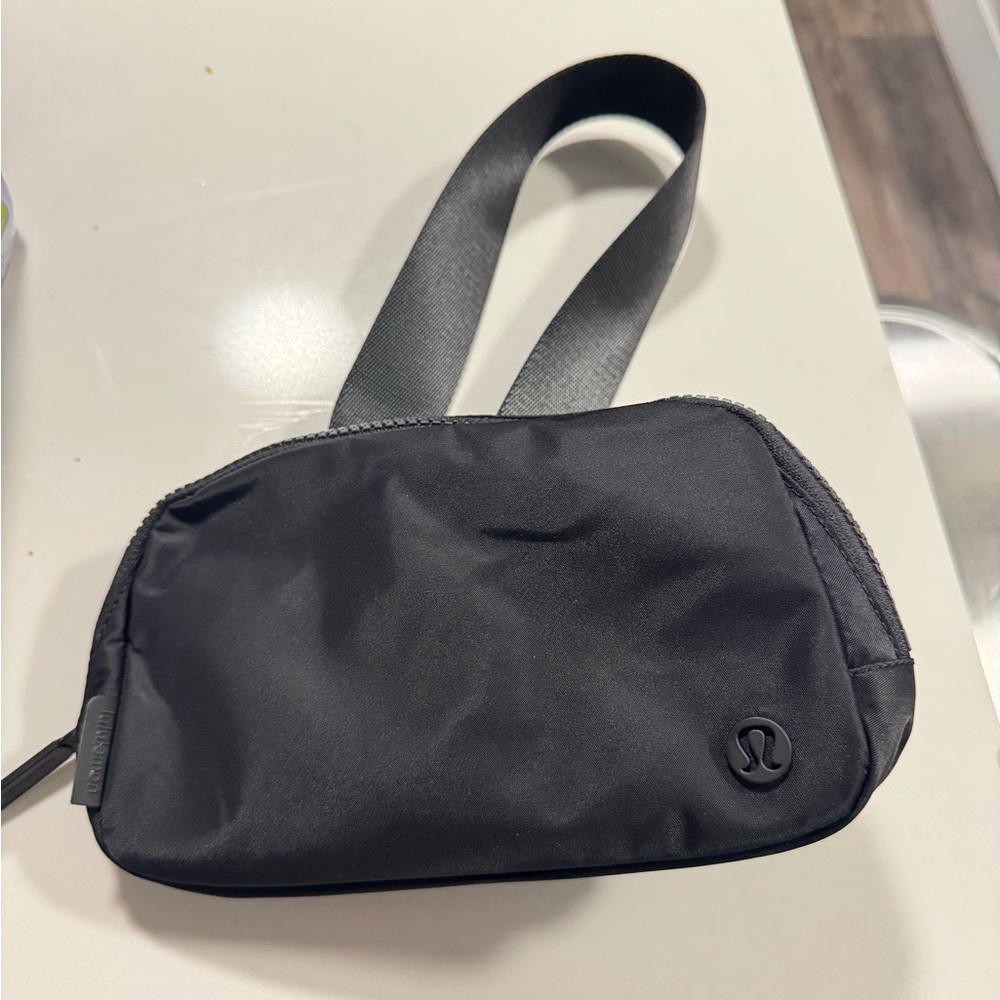 NWOT Lululemon Black Fanny Pack